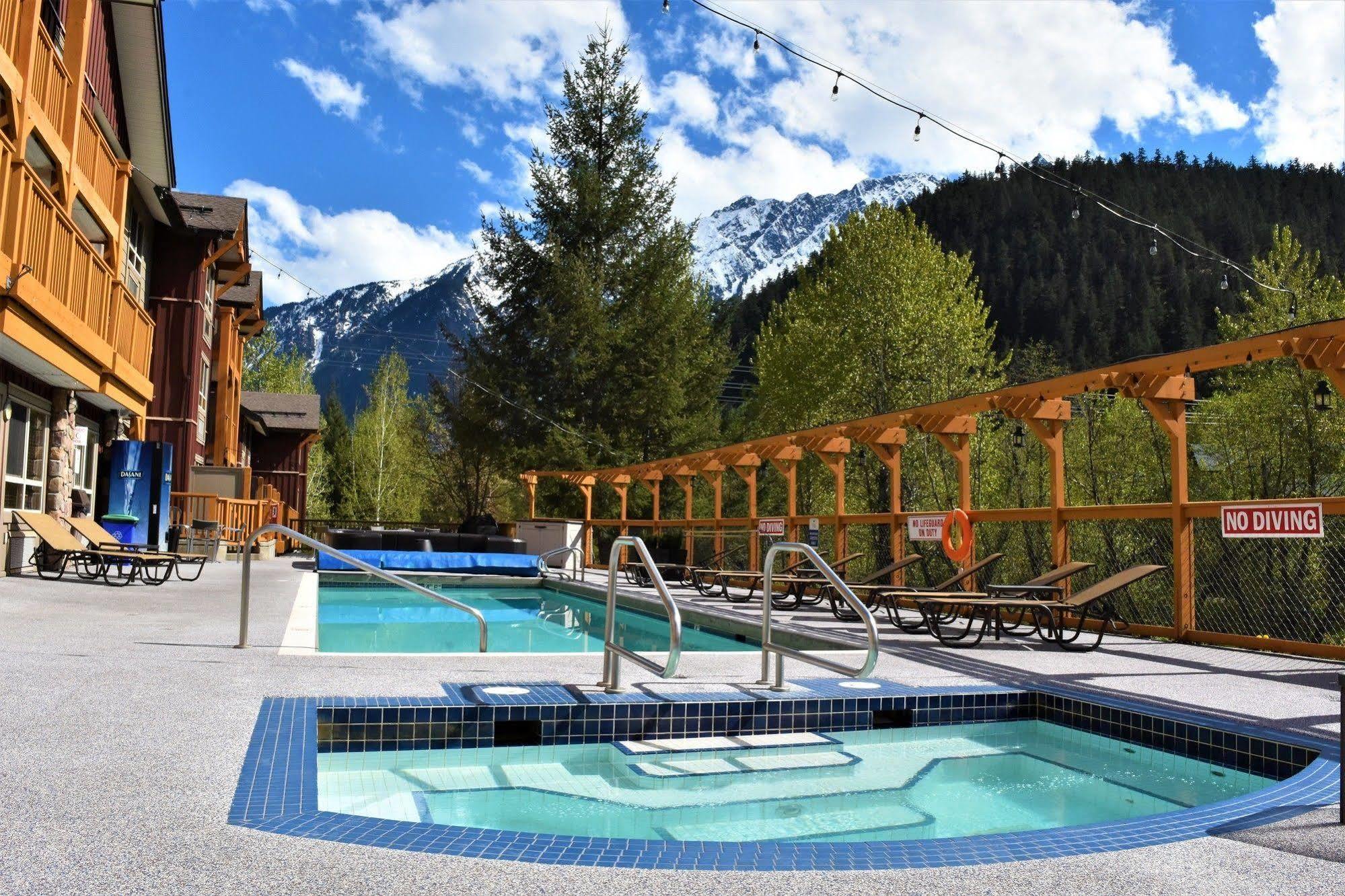 Pemberton Valley Lodge Buitenkant foto