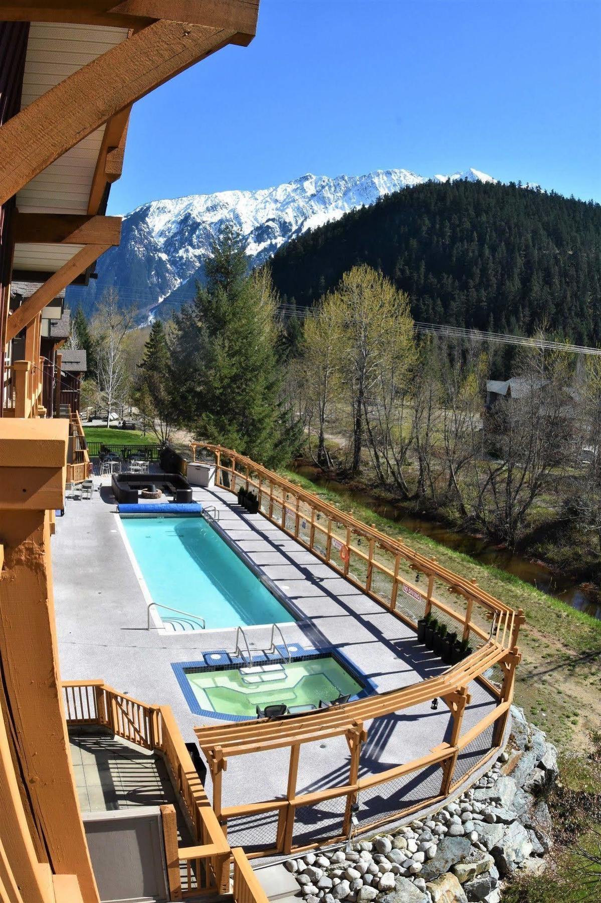 Pemberton Valley Lodge Buitenkant foto